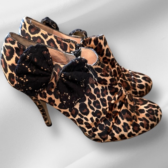 Betsey‎ Johnson Animal Print Heels with Bows - Picture 3 of 8